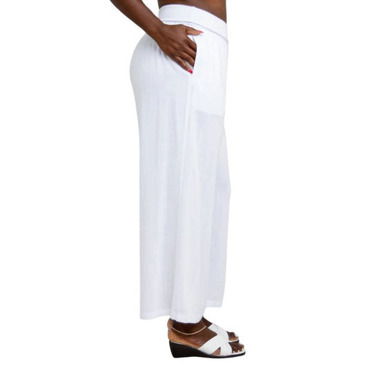 female model wearing white landon capri pants side view on white background