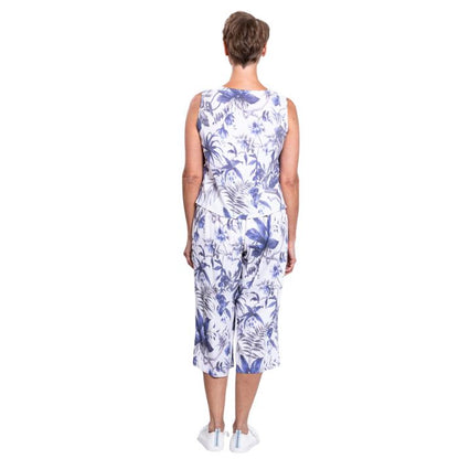 female model wearing peri palm bella capri pants and peri palm havana tank top back view on white background