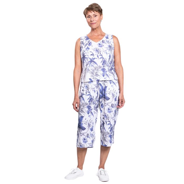 female model wearing peri palm bella capri pants and peri palm havana tank top front view on white background