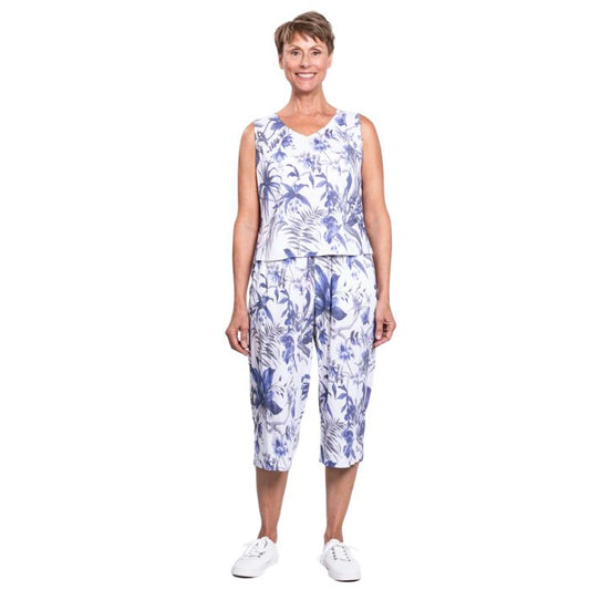 female model wearing peri palm bella capri pants and peri palm havana tank top front view on white background