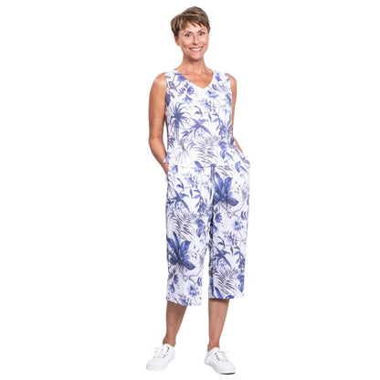 female model wearing peri palm bella capri pants and peri palm havana tank top front view on white background