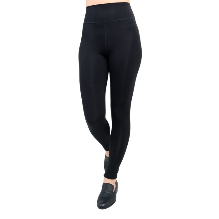 bottom of female model wearing dixie black fleece leggings front view on white background