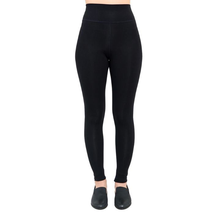 bottom of female model wearing dixie black fleece leggings front view on white background