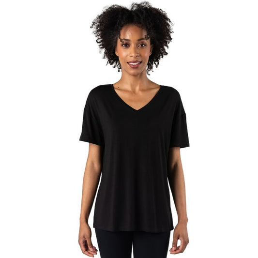 female model wearing black harper tee front view on white background
