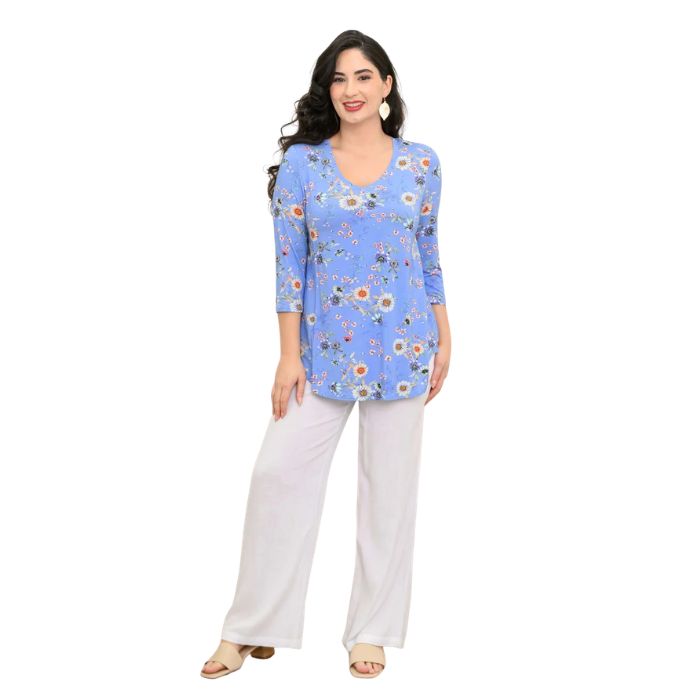 female model wearing peri daisy print jackie top and white landon pants front view on white backround