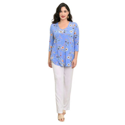 female model wearing peri daisy print jackie top and white landon pants front view on white backround