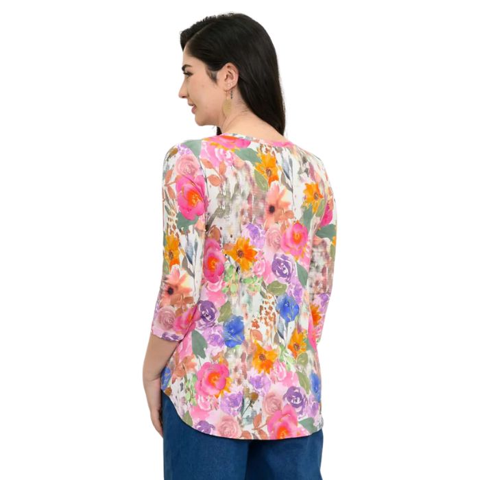 female model wearing pink bouquet print jackie top and denim blue jeans back view on white backround