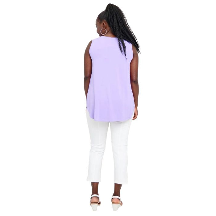 female model wearing lilac purple jazz tank top and white nadine cropped pants back view on white background
