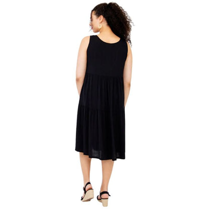 female model wearing black juni dress back veiw on white background