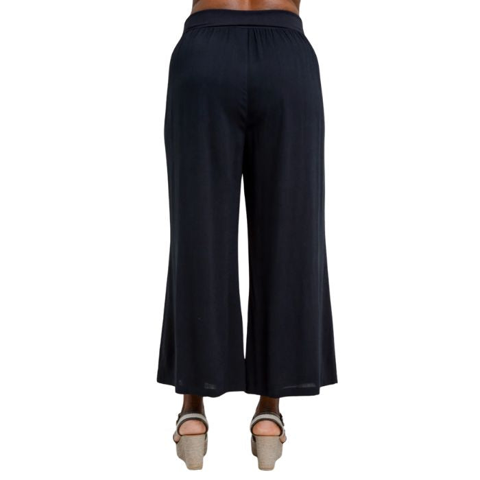 female model wearing black landon capri pants back view on white background