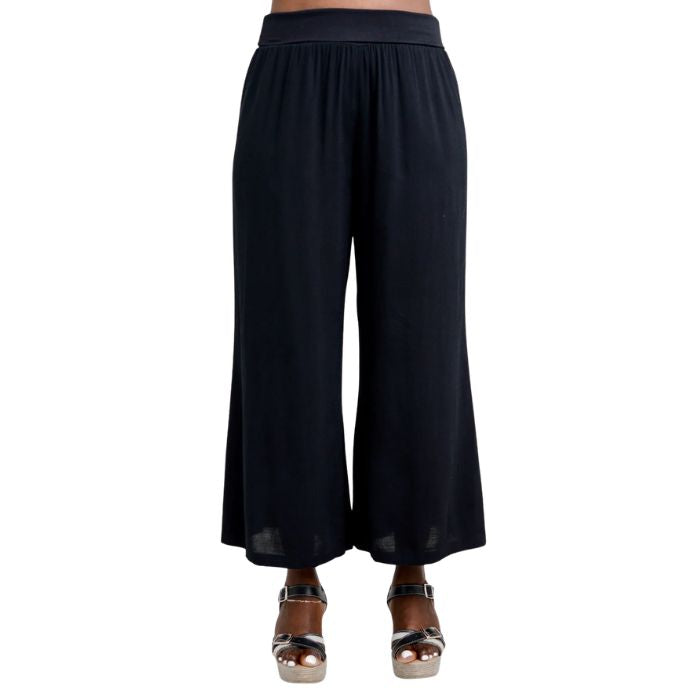 female model wearing black landon capri pants front view on white background