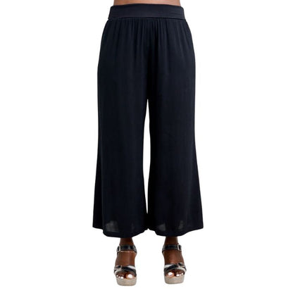 female model wearing black landon capri pants front view on white background
