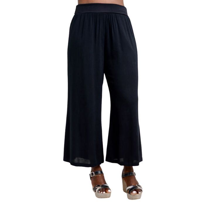 female model wearing black landon capri pants front view on white background