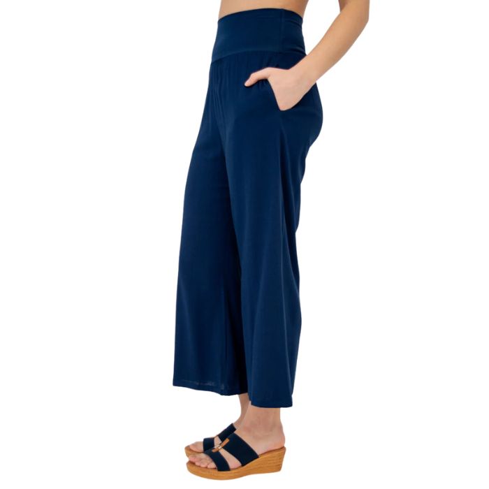 female model wearing indigo blue landon capri pants side view on white background