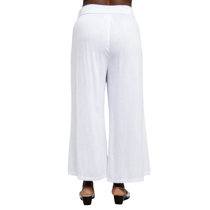 female model wearing white landon capri pants back view on white background