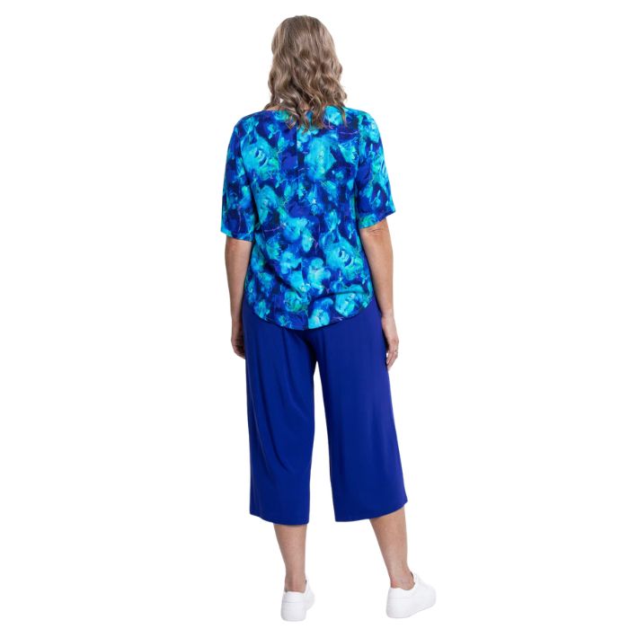 model wearing ocean reef liza top and violet gaylene capri pants back view on white background