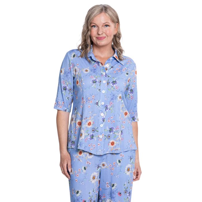 model wearing peri daisy print lorine blouse front view on whitte background