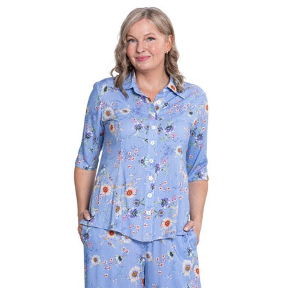 model wearing peri daisy print lorine blouse front view on whitte background