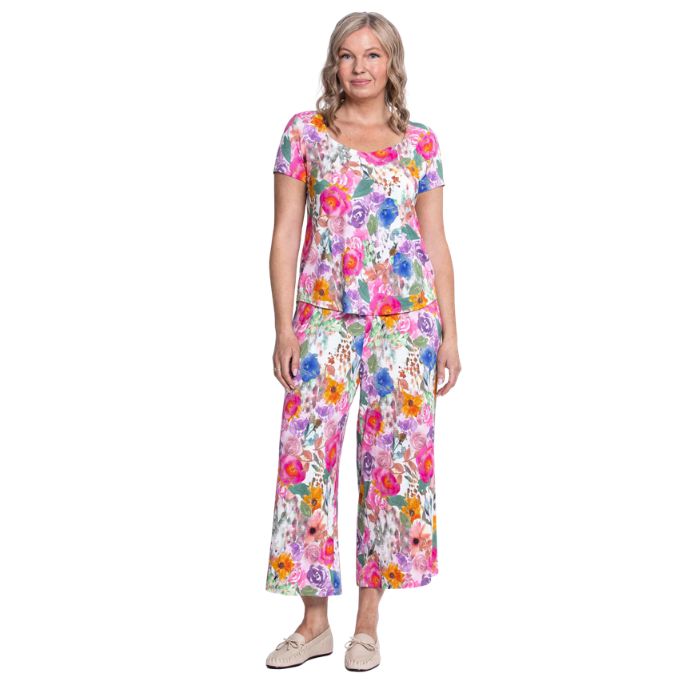female model wearing pink bouquet print ritzy top and pink bouquet pants front view on white background