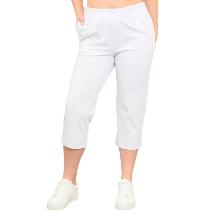 female model wearing white susan capri pants front view on white background