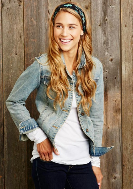 This Is J's signature Headband collection combines comfort and style to create the perfect everyday accessory. The Headbands are made to fit all head sizes as they stretch comfortably around the head. They taper towards the back to prevent slipping and widen at the front for a stylish look.  Made in Canada.  Fabrication: 90% Cotton / 10% Spandex. $20.00 lovely flower black