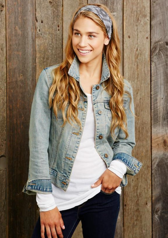 This Is J's signature Headband collection combines comfort and style to create the perfect everyday accessory. The Headbands are made to fit all head sizes as they stretch comfortably around the head. They taper towards the back to prevent slipping and widen at the front for a stylish look.  Made in Canada.  Fabrication: 90% Cotton / 10% Spandex. $20.00 light grey