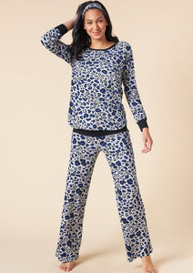 Release all of the day's tension when you slip into the Marley Crew Long Sleeve Set. This style keeps you comfortable vertical around the house or horizontal in bed. Comes with a comfy fit crew neck long sleeve top, long straight leg pants with a wide stretchy waistband and drawstring detail, and a matching headband. Made from This is J's signature moisture wicking bamboo/spandex fabric blend. Proudly Made in Canada Fabrication: 93% Bamboo Viscose 7% Spandex $175.00 grey leopard print