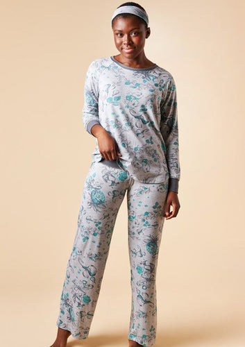 Release all of the day's tension when you slip into the Marley Crew Long Sleeve Set. This style keeps you comfortable vertical around the house or horizontal in bed. Comes with a comfy fit crew neck long sleeve top, long straight leg pants with a wide stretchy waistband and drawstring detail, and a matching headband. Made from This is J's signature moisture wicking bamboo/spandex fabric blend. Proudly Made in Canada Fabrication: 93% Bamboo Viscose 7% Spandex $175.00 toile heather grey