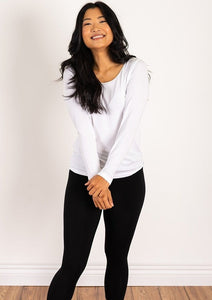 Made with Terrera's signature viscose from bamboo, the Aurora Thermal Undershirt is the perfect innermost layer that is moisture-wicking, breathable, and soft on the skin. Wear it underneath your sweaters or cardigans for added warmth, or on its own! It’s both functional and flattering. Fabrication:  77% viscose from bamboo 17% nylon 6% spandex TERRERA White $50.00