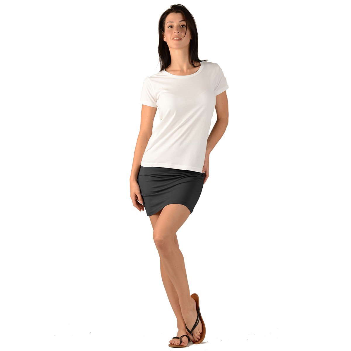 Soft, comfortable and durable. Great for school, playing, relaxing or under dresses and skirts. Elastic waistband, easy to wash, your child will love their Bamboo leggings. Proudly made in Canada Fabrication: 92% Bamboo Rayon 8% Spandex Eco-Essentials Colour Black