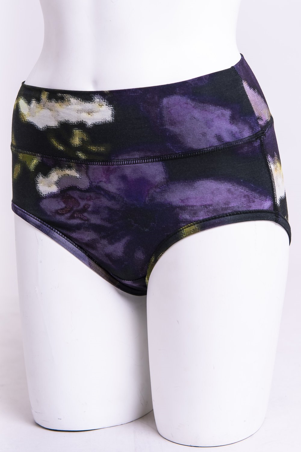   La Gaunche is shaped to be lightly horizontal, tucking snugly under the buttocks. Out of sight, out of mind.    Fabrication: BAMBOO - 95% Bamboo 5% Lycra   Fabrication - BAMBOO MODAL -50% Bamboo 42% Modal 8% Lycra  BLUE SKY $15.00 colour Clemantis print
