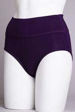   La Gaunche is shaped to be lightly horizontal, tucking snugly under the buttocks. Out of sight, out of mind.    Fabrication: BAMBOO - 95% Bamboo 5% Lycra   Fabrication - BAMBOO MODAL -50% Bamboo 42% Modal 8% Lycra  BLUE SKY $15.00