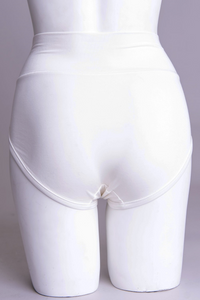   La Gaunche is shaped to be lightly horizontal, tucking snugly under the buttocks. Out of sight, out of mind.    Fabrication: BAMBOO - 95% Bamboo 5% Lycra   Fabrication - BAMBOO MODAL -50% Bamboo 42% Modal 8% Lycra  BLUE SKY $15.00 colour white