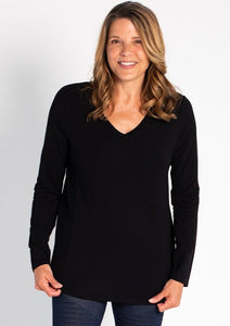 A unique twist on a basic V-neck Top! The Kelsey Ribbed Tee is made with a cozy soft bamboo French terry fabric. The side rib paneling provides extra flair and movement while flattering the body.   Fabrication: 95% Viscose from Bamboo 5% Spandex TERRERA color black $74.00