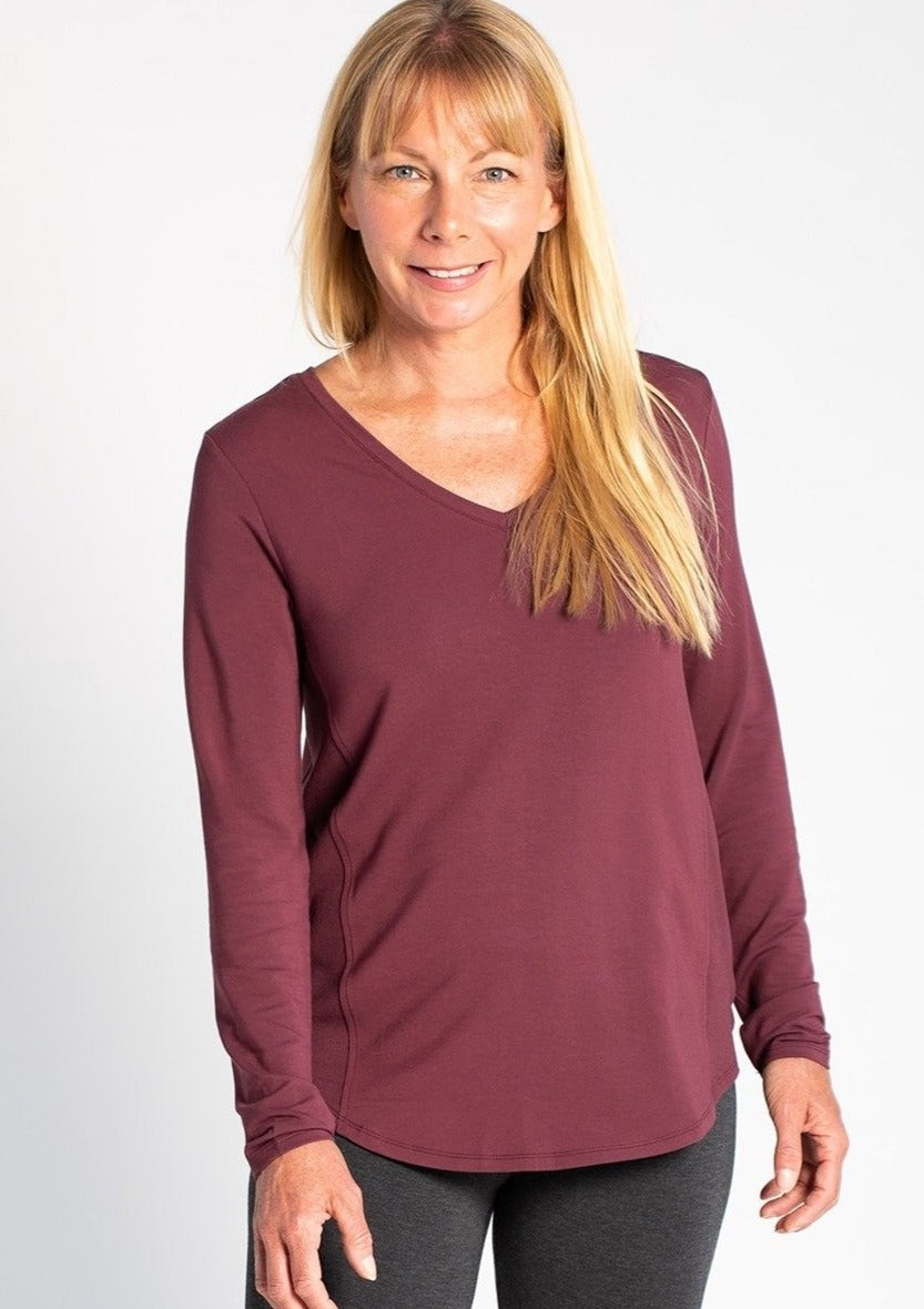 A unique twist on a basic V-neck Top! The Kelsey Ribbed Tee is made with a cozy soft bamboo French terry fabric. The side rib paneling provides extra flair and movement while flattering the body.   Fabrication: 95% Viscose from Bamboo 5% Spandex TERRERA color plum purple $74.00