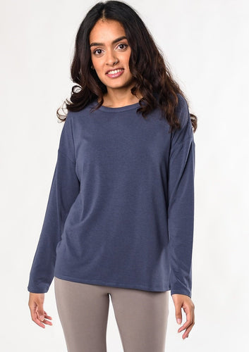 The essential long-sleeve tee. In a beautiful cotton and bamboo blend, this top has a relaxed drop shoulder and a universally flattering crew neck.  Fabrication: 68% Viscose from Bamboo, 28% Cotton, 4% Spandex $65.00 anchor blue