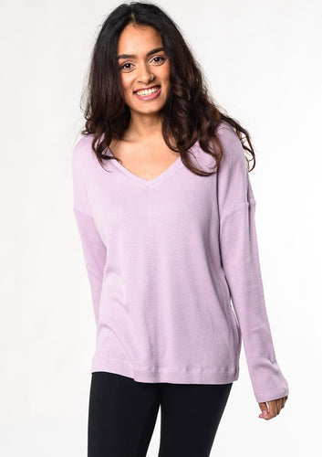 You’ll love this sustainable waffle fabric that is gentle, stretchy, and soft on the skin. Designed with flattering forward-front seams, relaxed fit, and a v-neck. Fabrication: 68% Viscose from bamboo, 28% cotton 4% $75.00 lilac purple