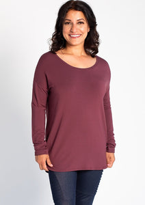 The Jordan is a relaxed longsleeve tee that is simple yet full of special details. The Jordan tee has high-low curved hems, side slits, and a touch of ribbed detailing along the neckline. You can pair this tee with jeans or leggings and wear it under a cardigan for added warmth. Fabrication: 95% Viscose from Bamboo 5% Spandex TERRERA Colour Plum $70.00