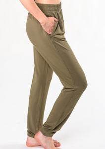 The Julie Zipped Pocket Jogger is an irresistibly comfortable and lightweight jogger with zipped side pockets for everyday wear. Pair these with the matching Ashley Zipped Hoodie for anytime comfort. Fabrication: 95% Viscose from Bamboo 5% Spandex $100.00 moss green