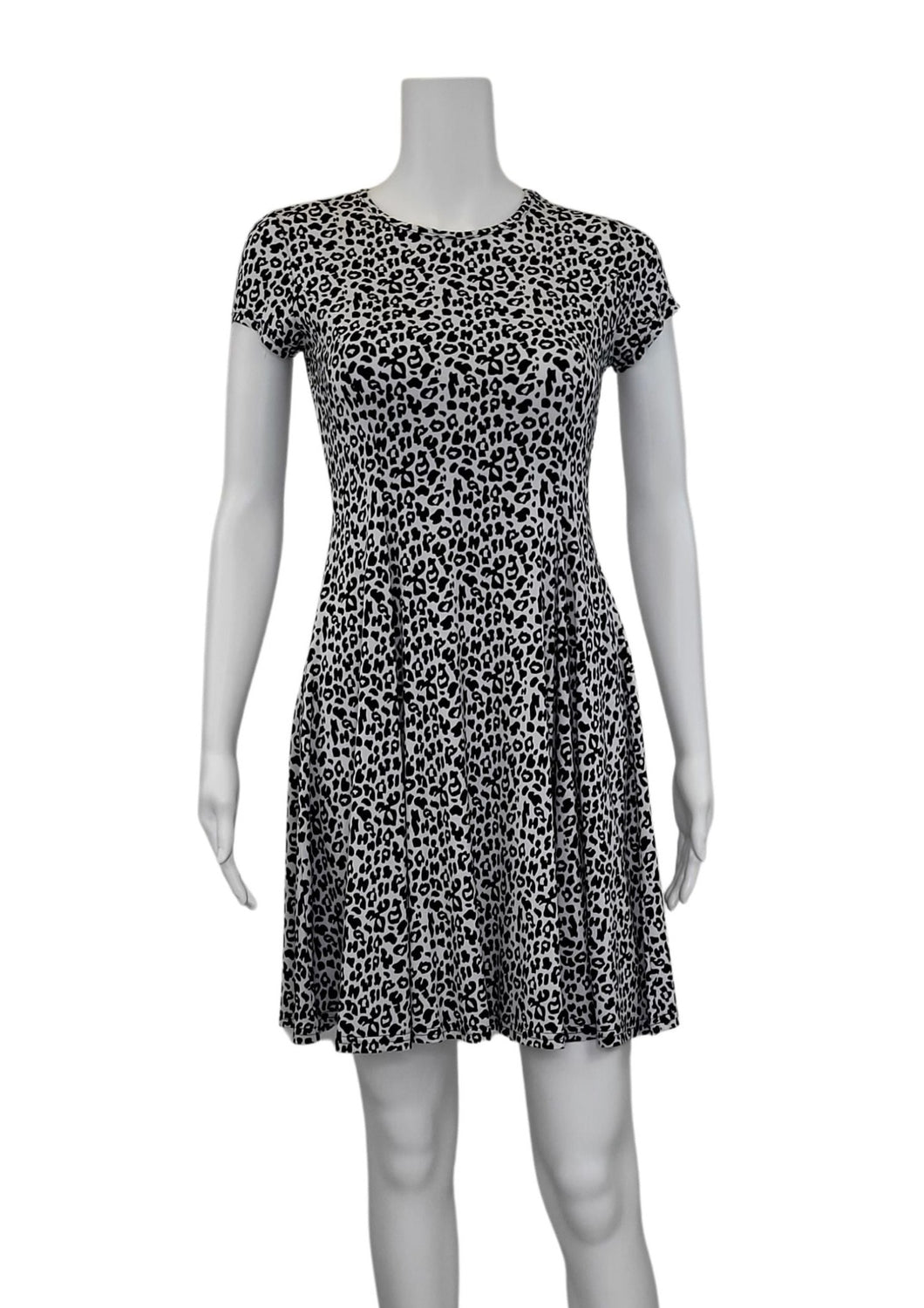  The ﻿Leopard Print Bamboo Swing Dress is a simple and elegant style with a luxurious look and feel. A compliment to all body shapes with its princess line fit, round neck and short sleeve. Proudly made in Canada 92% rayon from bamboo 8% Spandex  Eco-Essentials leopard print $75.00