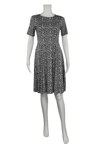 The Leopard Print Bamboo Twirl Dress is a simple and elegant style with a luxurious look and feel. Similar to the Swing Dress, it is a compliment to all body shapes with its princess line fit, round neck, 3/4 sleeve and 3